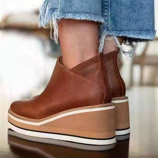 Bottines femme brun rouge à semelle plateforme, fermeture latérale latérale.