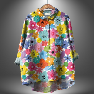 Chemise femme à manches longues boutonnée, motif fleurs multicolores sur fond clair.