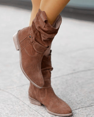 Bottes en suède marron à tige plissée et bride décorative, talon carré