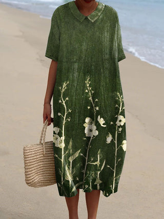 Robe ample à col V, manches courtes, motif floral blanc sur fond vert