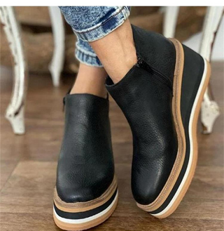 Bottines femme noires en suède, semelle plateforme rayée, fermeture latérale