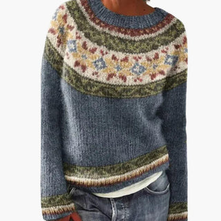 Pull gris chiné à col rond, motif jacquard multicolore sur la poitrine et les poignets.