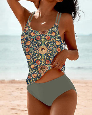 Maillot deux pièces à bretelles doubles, haut à motif floral géométrique bleu et multicolore, culotte vert kaki