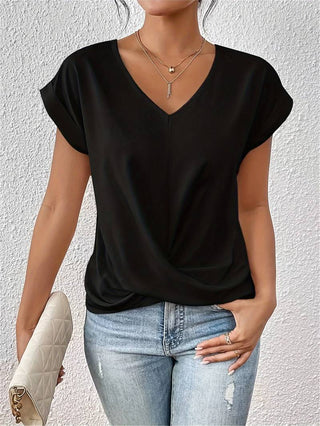 Blouse fluide col V noire à manches courtes, drapée et nouée devant
