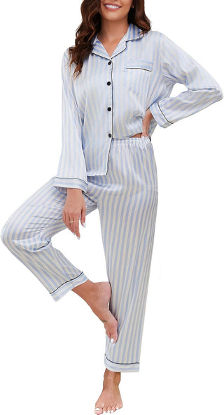Ensemble de pyjama en satin bleu rayé, chemise boutonnée manches longues, pantalon long