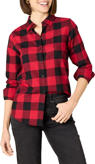 Chemise en flanelle rouge et noire à carreaux, boutonnée et à manches retroussées