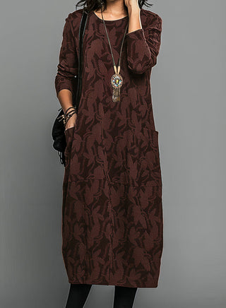 Robe midi manches longues bordeaux à motif feuilles, coupe droite