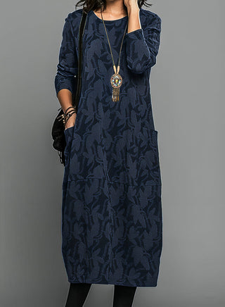Robe midi manches longues bleu foncé à motif feuilles, coupe droite