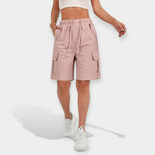 Shorts cargo femme rose avec ceinture élastique et poches latérales cargo
