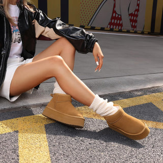 Bottines fourrées à plateforme en daim camel, à enfiler, vue de côté