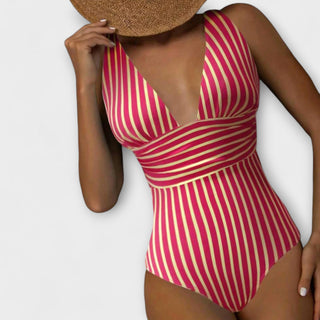 Maillot de bain une pièce rayé rouge et jaune, décolleté V plongeant.