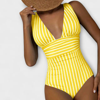 Maillot de bain une pièce rayé jaune, décolleté V plongeant et taille ajustée.