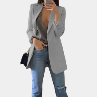 Veste blazer femme grise, col tailleur, manches longues, poches plaquées et fente.
