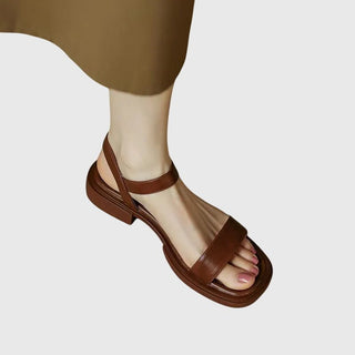 Sandales orthopédiques en cuir marron à bride large, bout ouvert et semelle épaisse