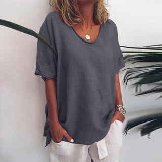 T-shirt ample en lin gris foncé, encolure dégagée, manches courtes et fentes latérales