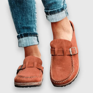 Sandales confortables Faybia™ en daim orange brique, bride à boucle et semelle épaisse.