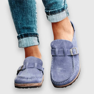 Sandales confortables Faybia™ en daim bleu/violet, bride à boucle et semelle épaisse.