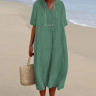 Robe bohème ample vert, col en V, manches courtes, taille froncée.