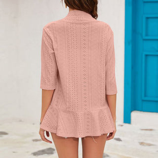 Gilet ajouré rose poudré pour femme, vue dos, col ouvert, manches trois-quarts, base évasée.