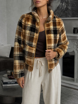 Veste sherpa à carreaux marron foncé et crème, col montant, zip intégral