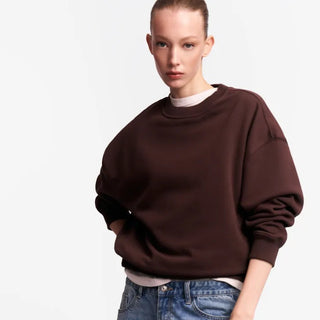 Sweat oversize femme col rond marron foncé, coton molletonné, détail manches et encolure