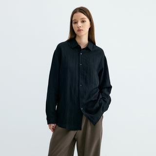 Chemise en lin noire oversize, col classique et boutonnage devant