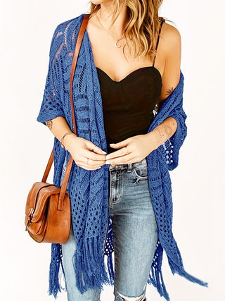 Gilet kimono long bleu au crochet, manches courtes ajourées et franges