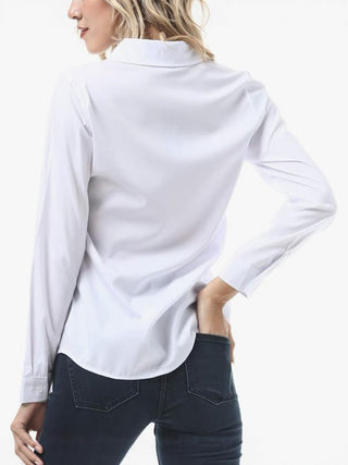 Chemise blanche cintrée, vue dos : manches longues et col classique.