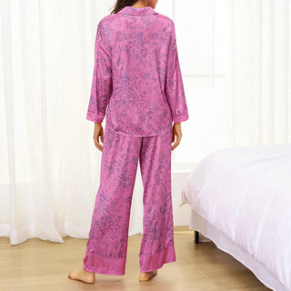 Ensemble pyjama satiné rose, vue de dos : chemise boutonnée manches longues et pantalon ample