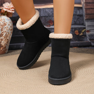 Bottes fourrées mi-mollet noires en suédine, revers en moumoute, semelle antidérapante
