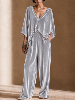 Ensemble en velours gris clair : haut ample à col V et pantalon large