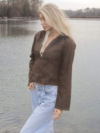 Veste courte marron zippée à col chemise, devant et manches longues