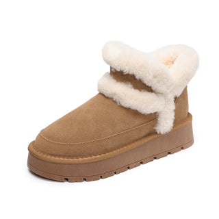 Bottines fourrées en daim camel, revers en fausse fourrure blanche et semelle crantée