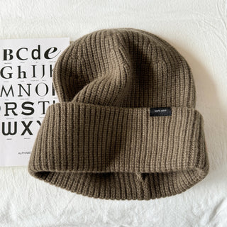 Bonnet en laine marron, maille côtelée, revers large, étiquette noire