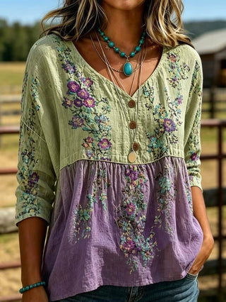 Blouse à col V et boutons, haut vert fleuri et bas violet