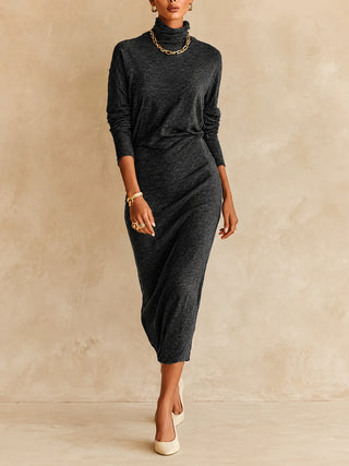 Robe pull midi gris foncé, col roulé, manches 3/4, maille fine.