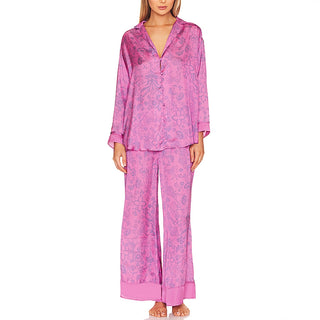 Ensemble pyjama satiné rose à motif cachemire, chemise manches longues et pantalon ample