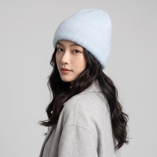 Bonnet ample en maille bleu ciel, à revers côtelé