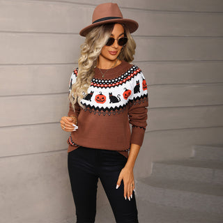 Pull femme marron avec jacquard chats et citrouilles, encolure ronde, poignets côtelés