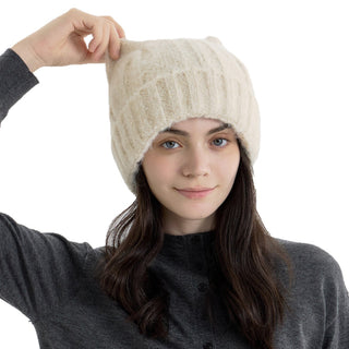 Bonnet oreilles de chat maille crème côtelée, vu de face, laine douce