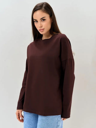 T-shirt marron oversize à col rond, manches longues avec épaules tombantes
