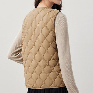 Gilet matelassé sans manches beige, vue dos, coutures matelassées en relief.