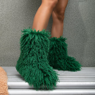 Bottes moumoute mi-mollet en fausse fourrure vert foncé, empiècement touffu et souple.
