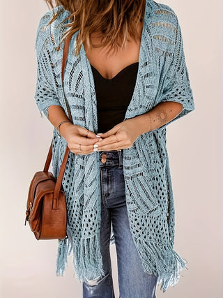 Gilet kimono crochet bleu clair ajouré, ouvert, manches courtes, franges.