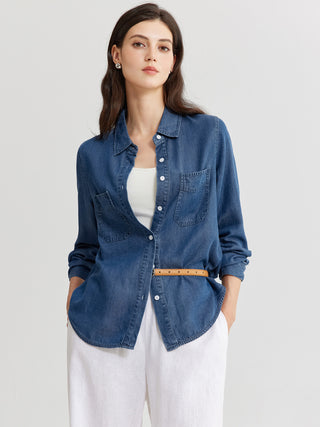 Chemise en jean femme bleu clair ample, col chemise, poches poitrine, fermeture boutonnée