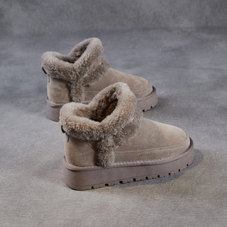 Bottines fourrées en daim taupe foncé, revers moelleux et semelle plateforme crantée