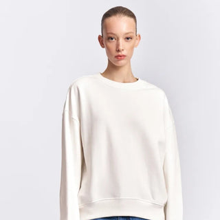 Sweat oversize femme à col rond, coton molletonné blanc cassé, coupe ample devant