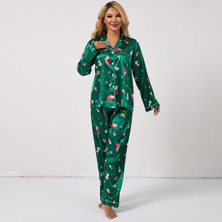 Ensemble pyjama satin vert femme, chemise boutonnée à revers et pantalon long à motifs festifs
