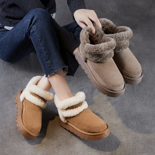 Bottines fourrées en daim marron, revers moelleux et semelle plateforme crantée