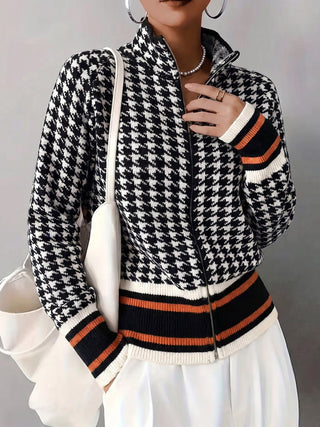 Gilet zippé femme col montant pied-de-poule noir et blanc, rayures en bordure